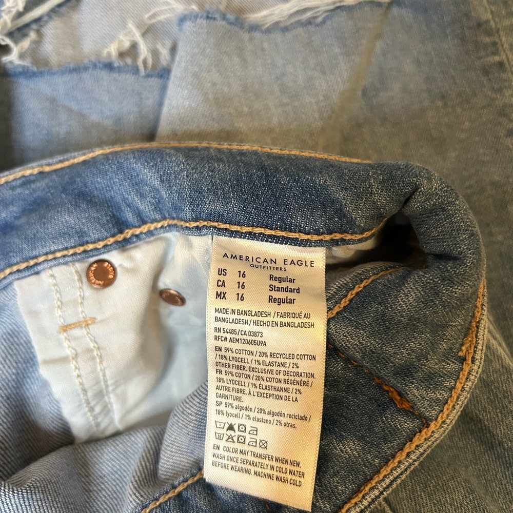 American Eagle Low Rise Dreamy Drape Jeans - Picture 11 of 11